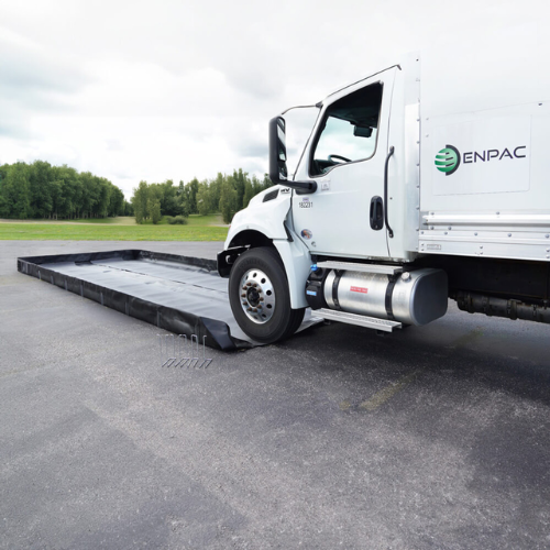 ENPAC 10'x10'x1' L-Bracket Spill Containment Berm (MPN: BD-1010-WB-L)