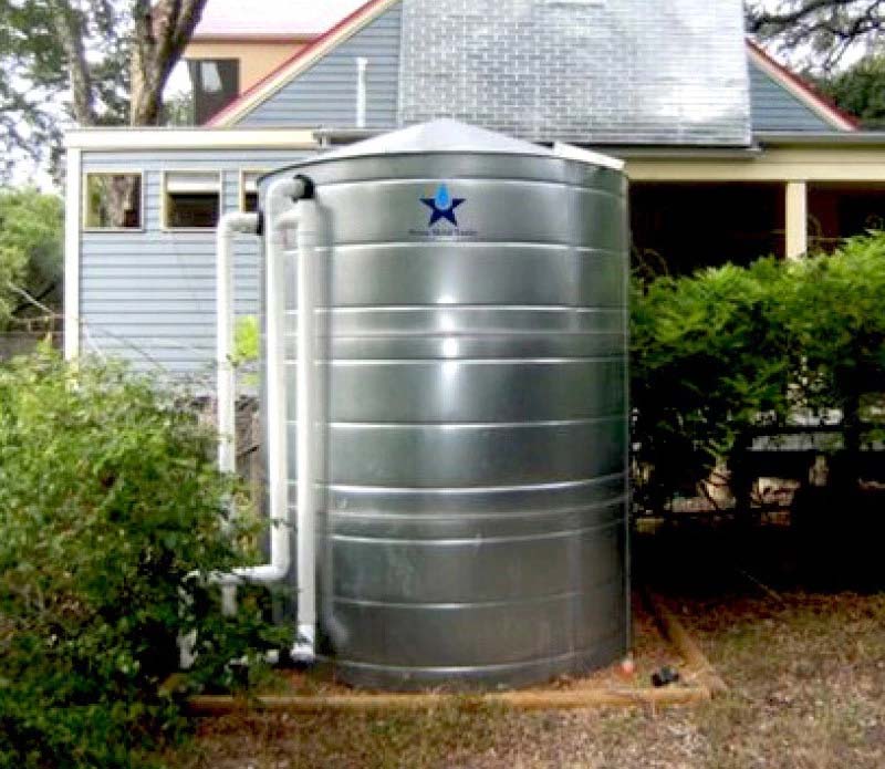 Texas Metal Tanks galvanized steel rainwater tank installed beside a home